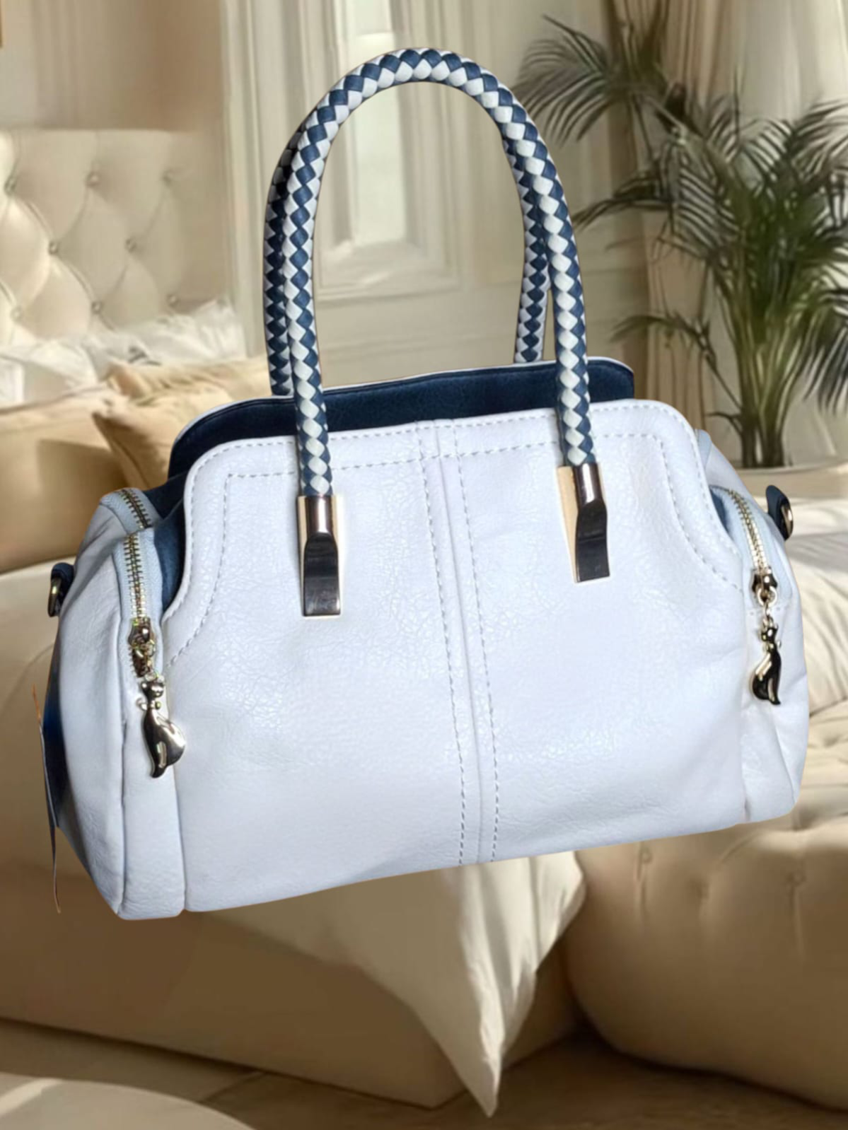 Bolsa feminina branca com alça duocolor (30 cm)