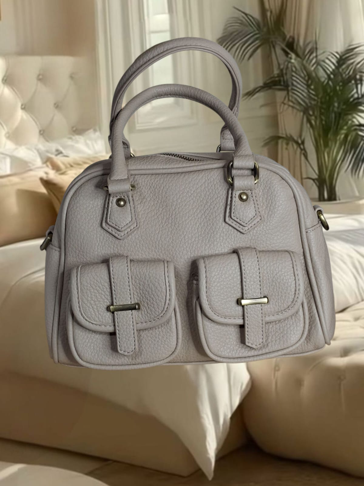 Bolsa feminina cor areia com bolsos (27 cm)