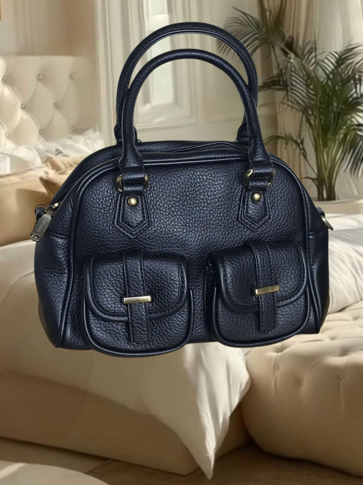 Bolsa feminina cor preta com bolsos (27 cm)